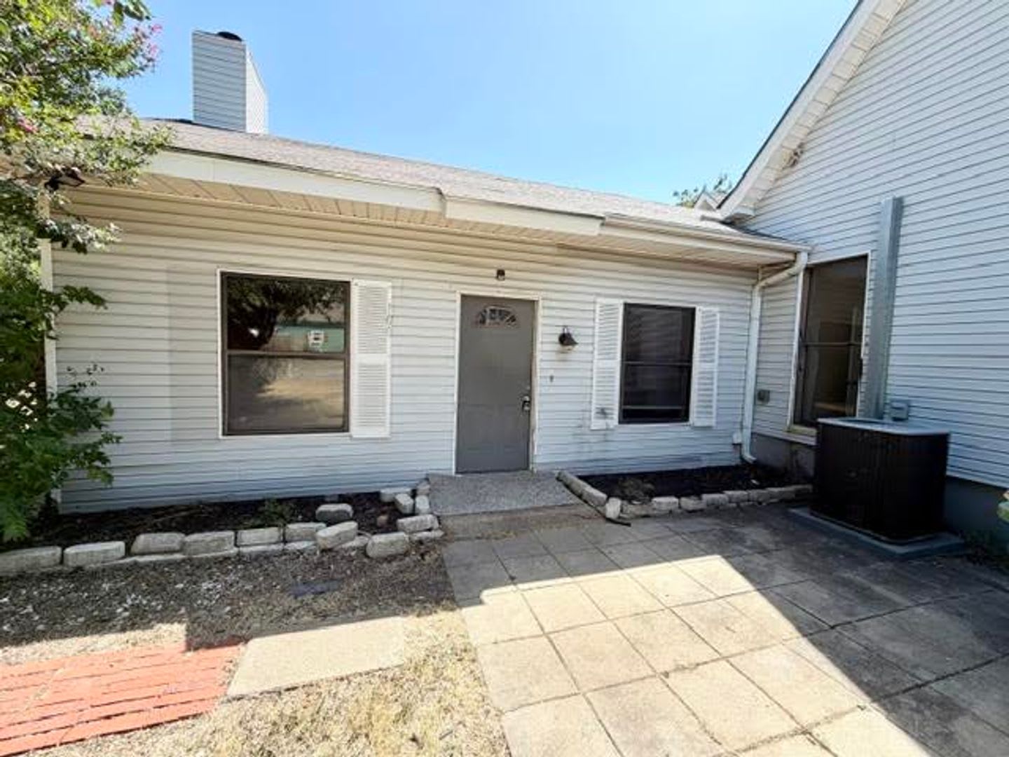 4 bedroom on a large corner lot in Hewitt! – photo 2