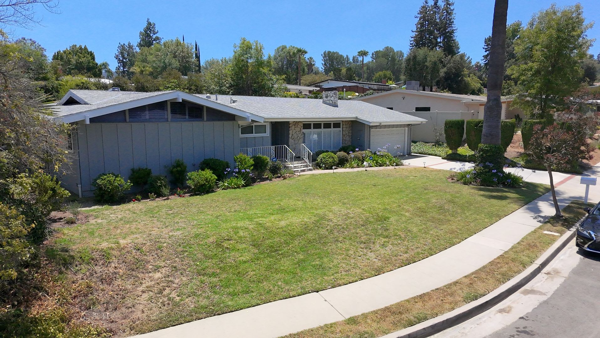 Beautiful One Level, 3 Bedroom, 3 Bathroom Tarzana Pool Home for Lease! – photo 1