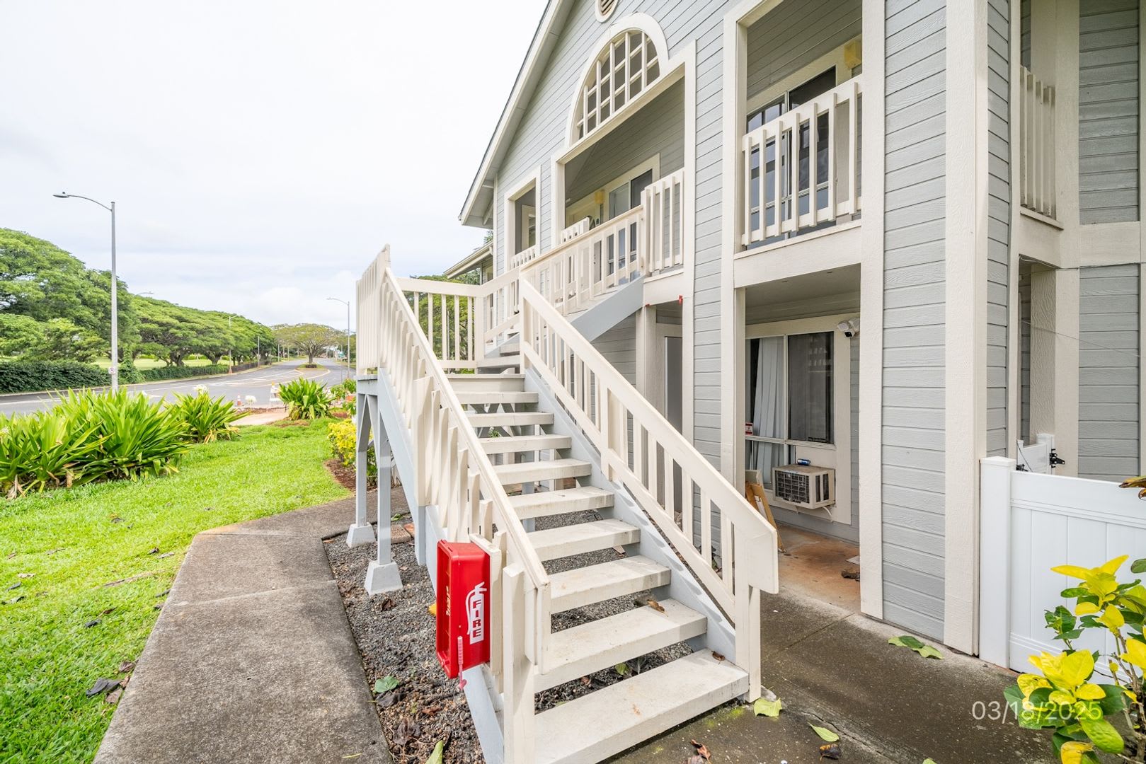 2 Bd 2 Ba 2 Parking Second Story Townhome In Ho Okumu At Waikele – photo 4