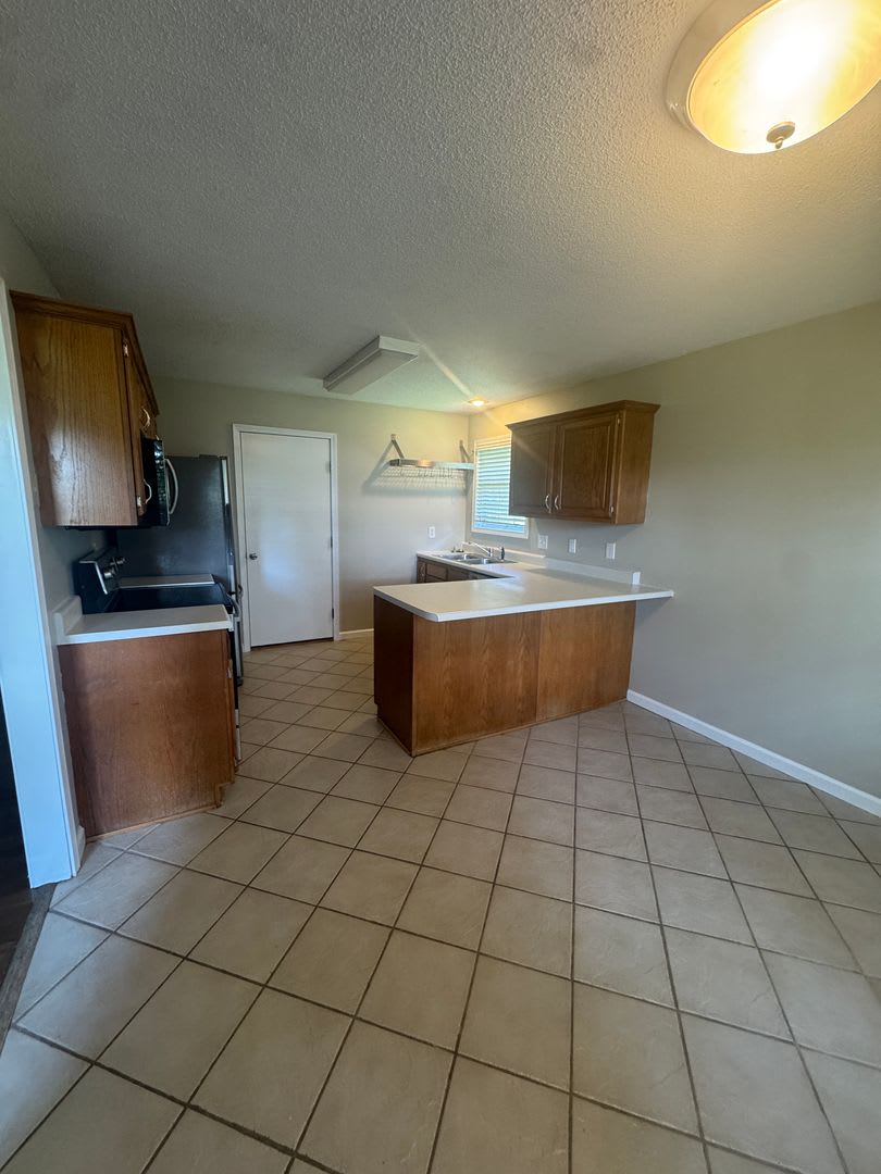 3 Bedroom Home Strafford, Missouri – photo 2