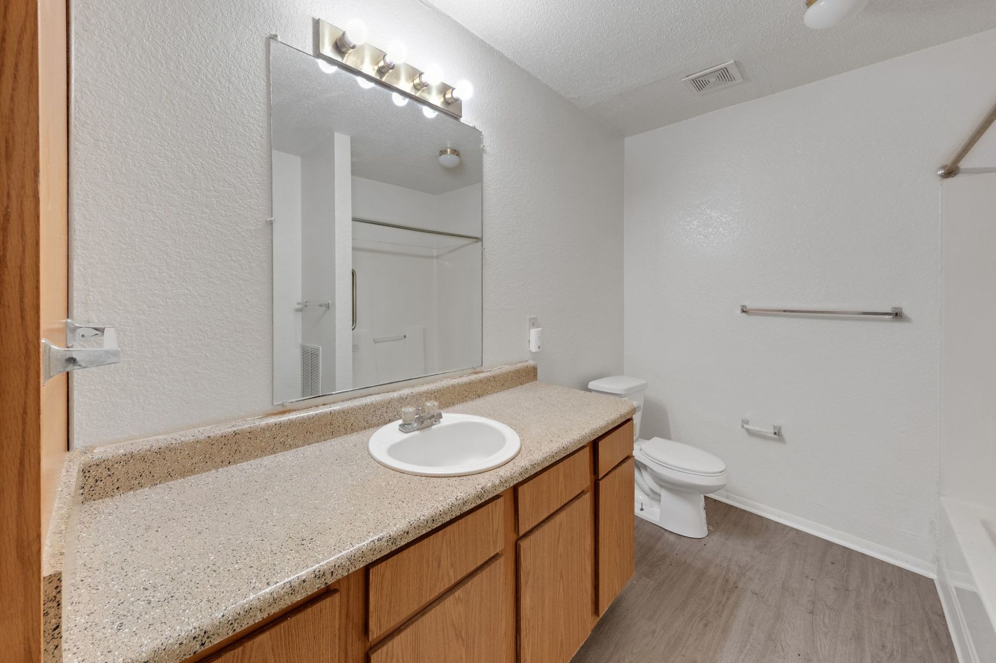 Emerald Edge Apartments – photo 5