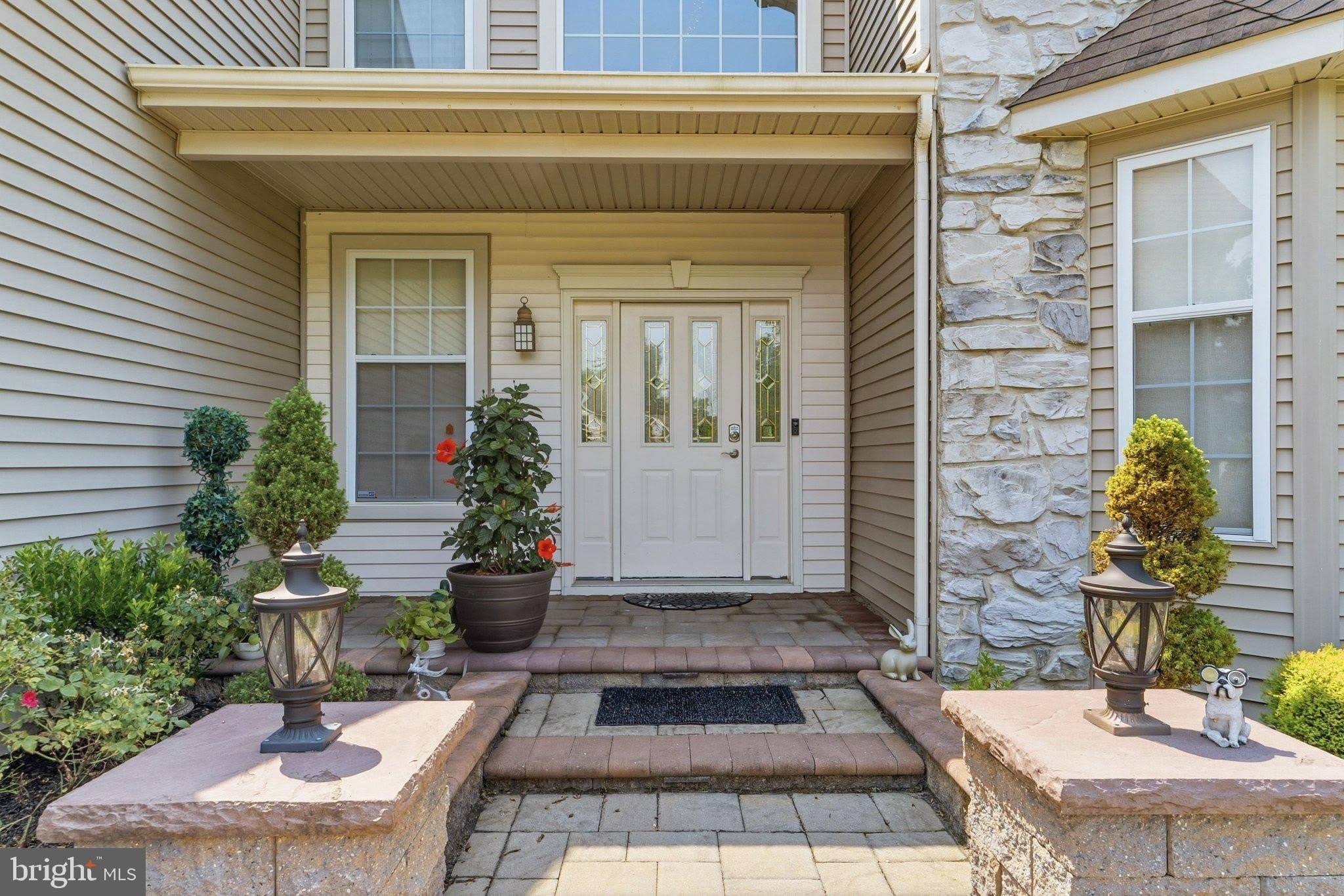 537 RIGGS Avenue – photo 2