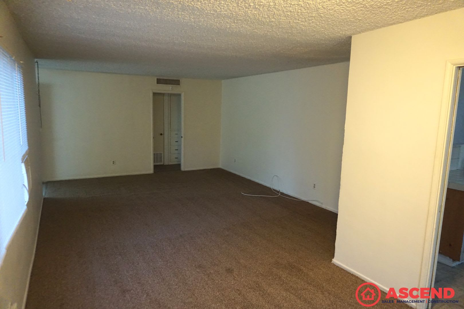 Spacious 3BD/2BA Home in Bakersfield's 93306 — Garage, Driveway, Backyard! – photo 3