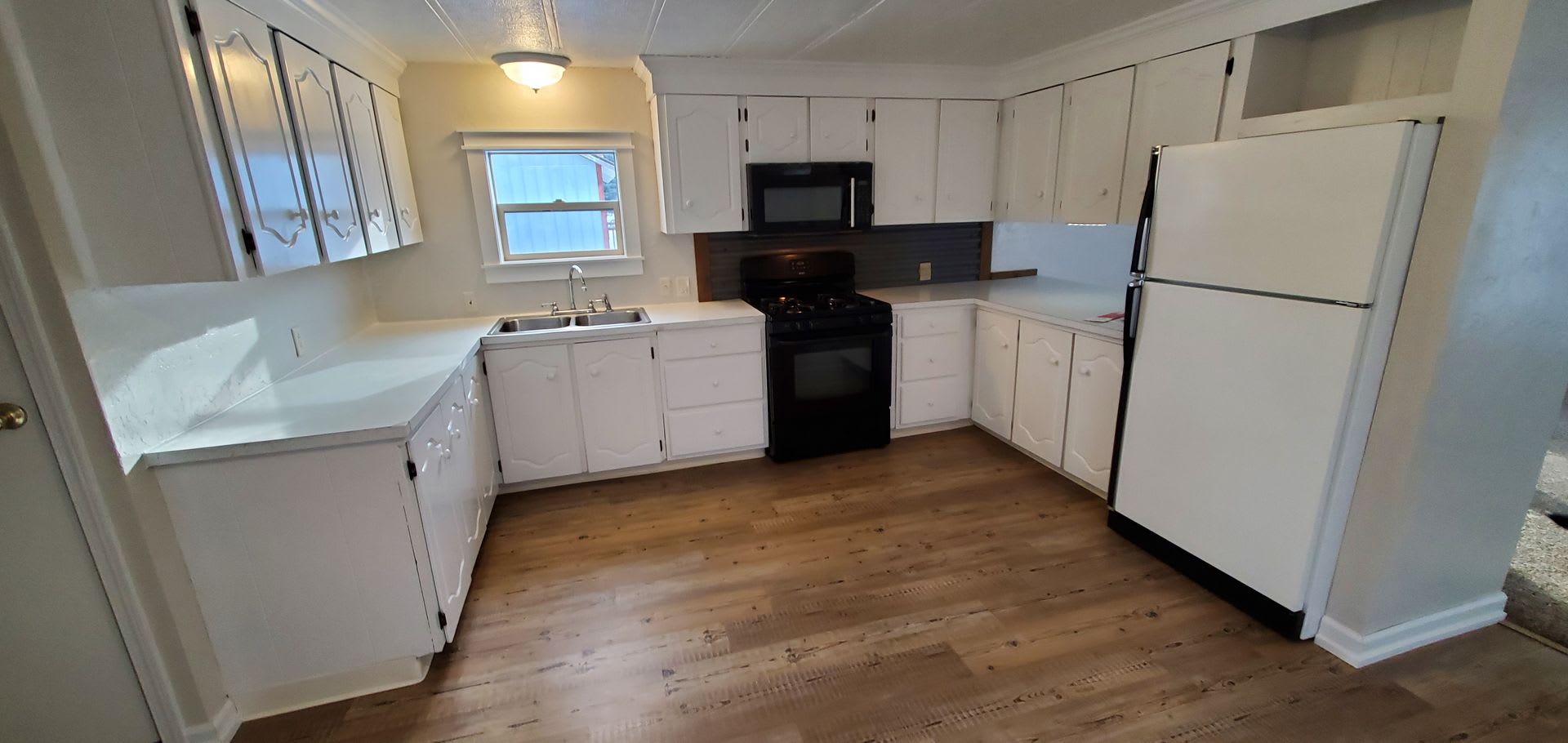 Newly Renovated Home Now Available to Lease! – photo 2