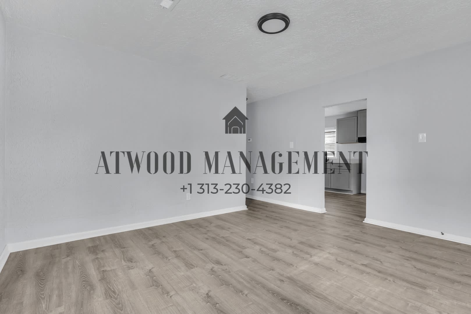 This beautifully updated 4-bedroom, 1-bath single-family home is ready for move-in! – photo 4