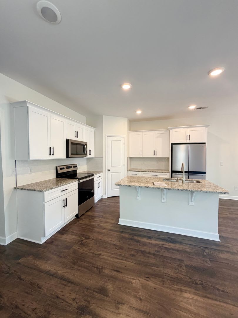 Spacious 3 Bedroom 2 Bath Townhouse W Office For Rent In Fountain Park Convenient Asheville Location – photo 5