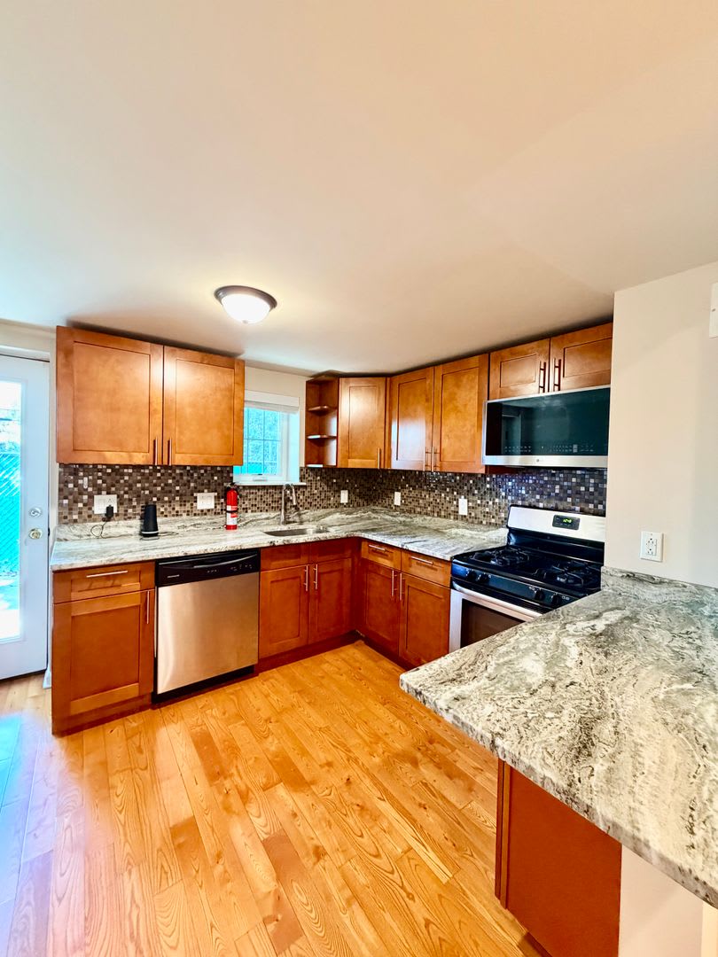 Available Now — Comfortable 2-Bedroom West Powelton Townhome with Central Air – photo 5