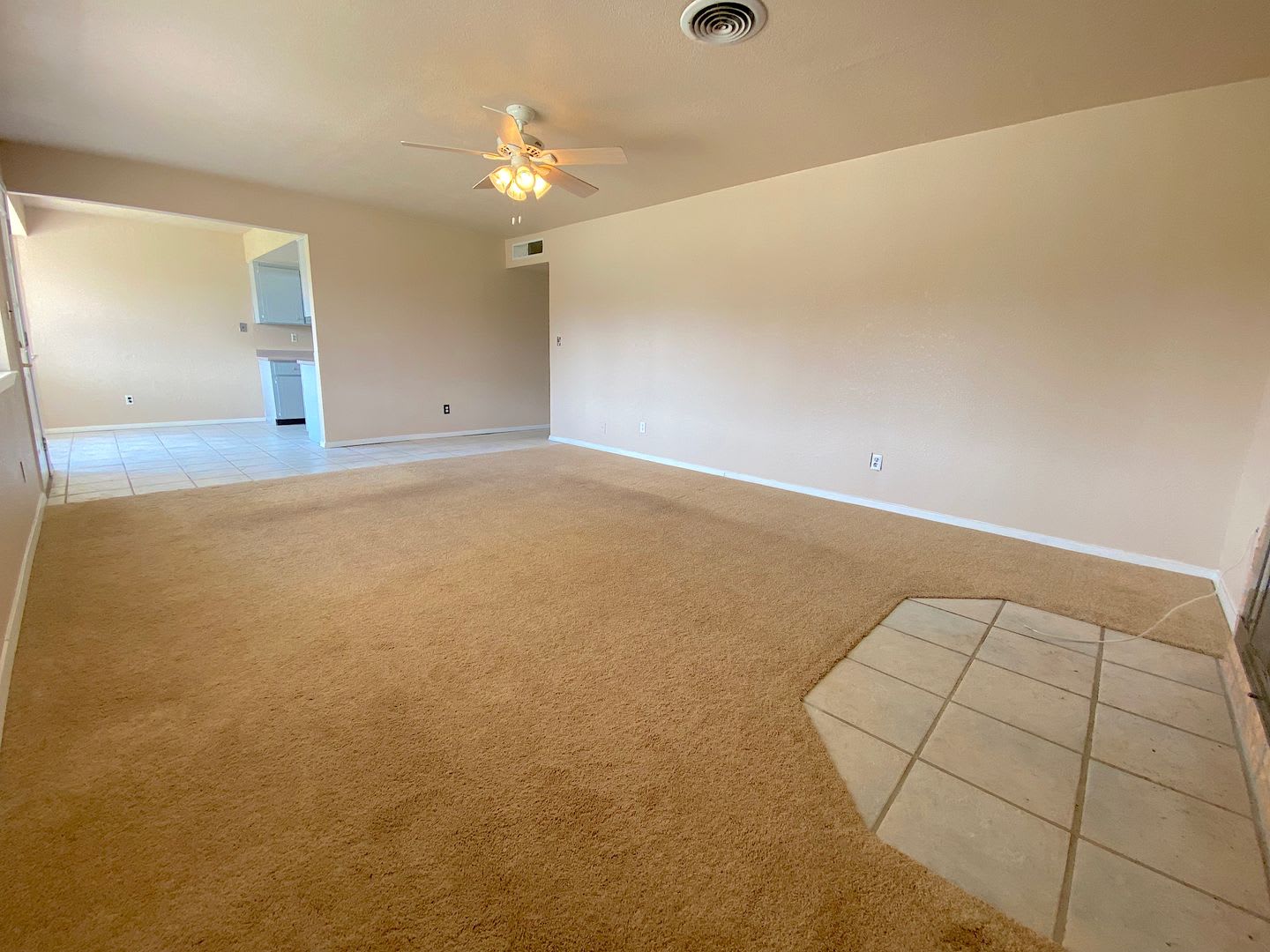 Northeast El Paso 3bed/2bath with Refrig A/C! – photo 4