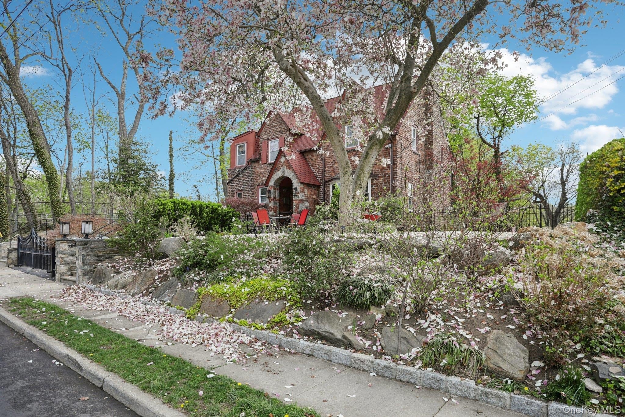 375 Hawthorne Terrace – photo 3