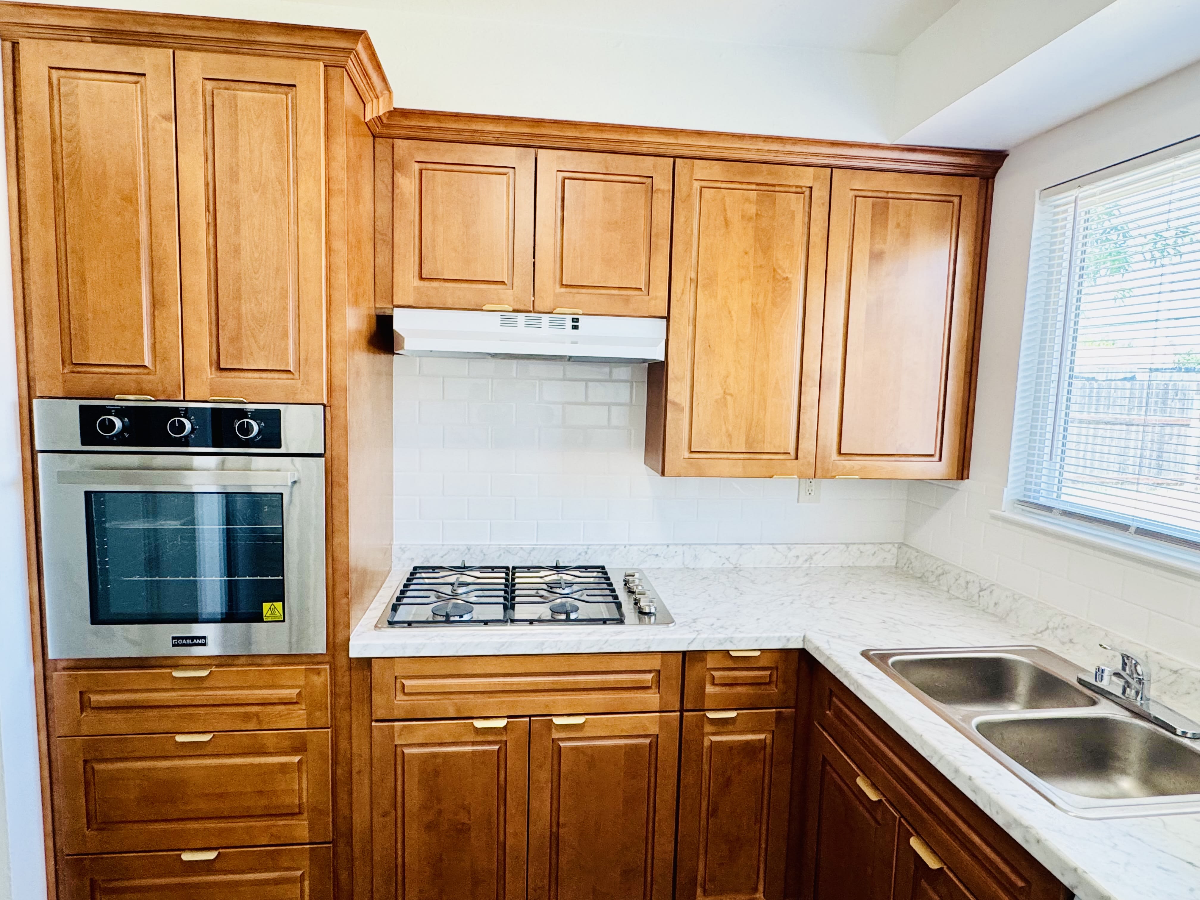 63 Cathcart Ave – photo 1