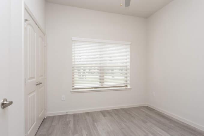414 E Wonsley Dr, #110 – photo 3