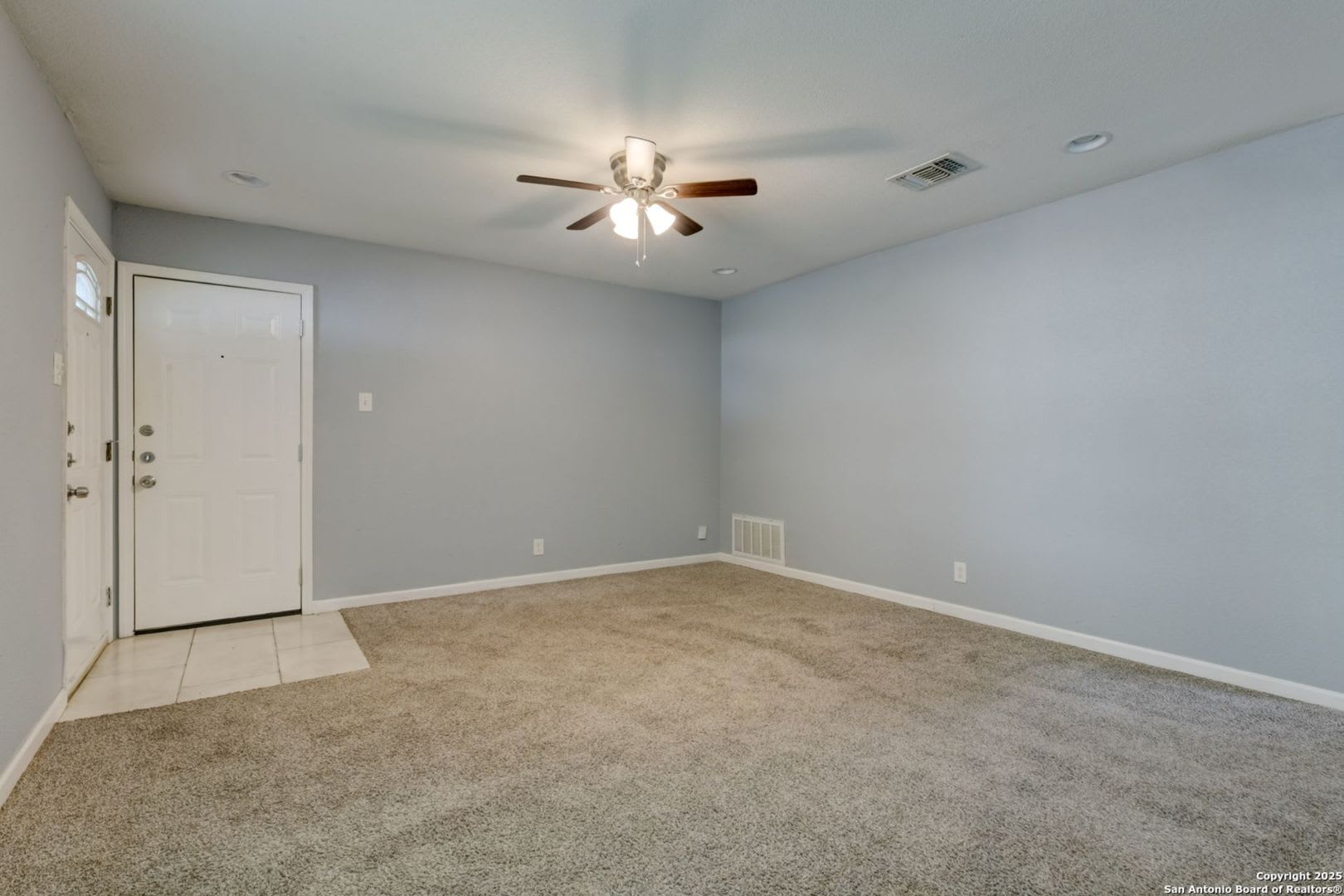 COZY 3-BEDROOM HOME IN KIRBY – photo 3