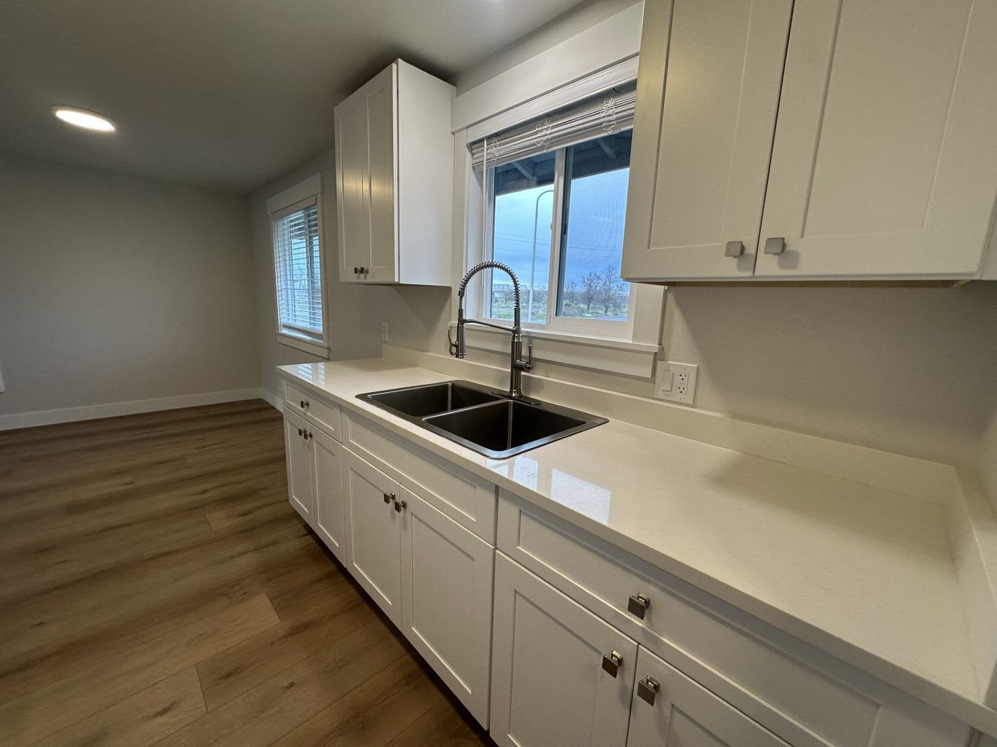 Fully Remodeled 2 Bedroom 1 Bath Units – photo 4