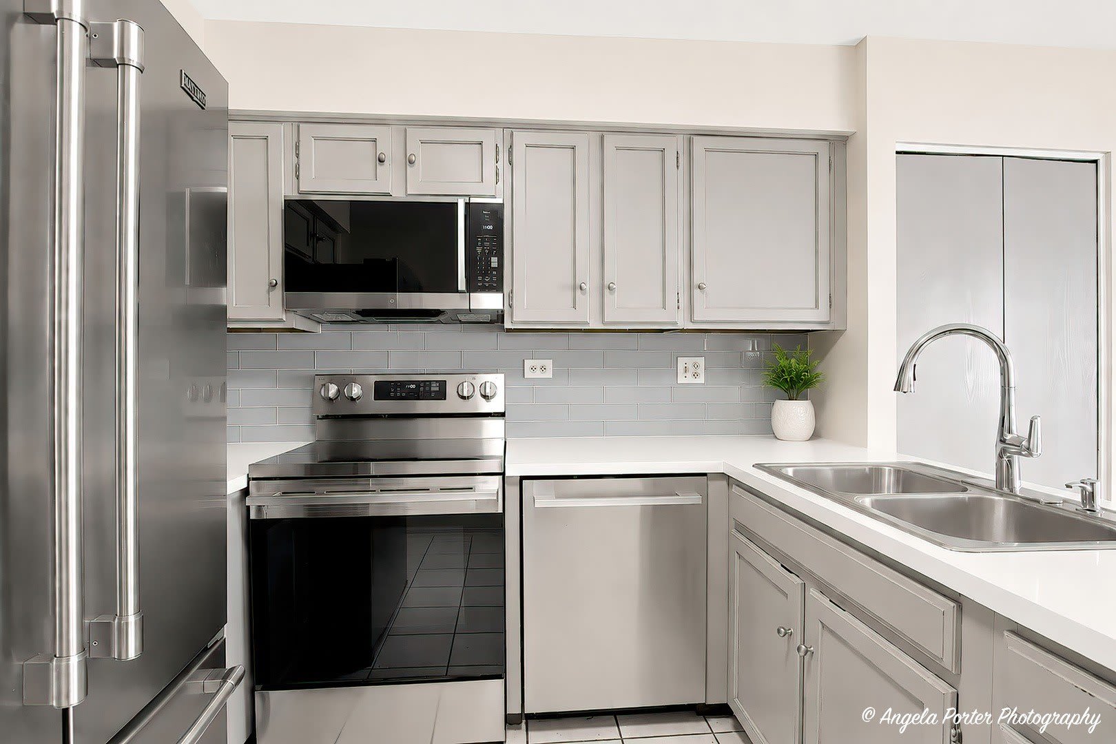 246 SHADOWBEND Drive – photo 4