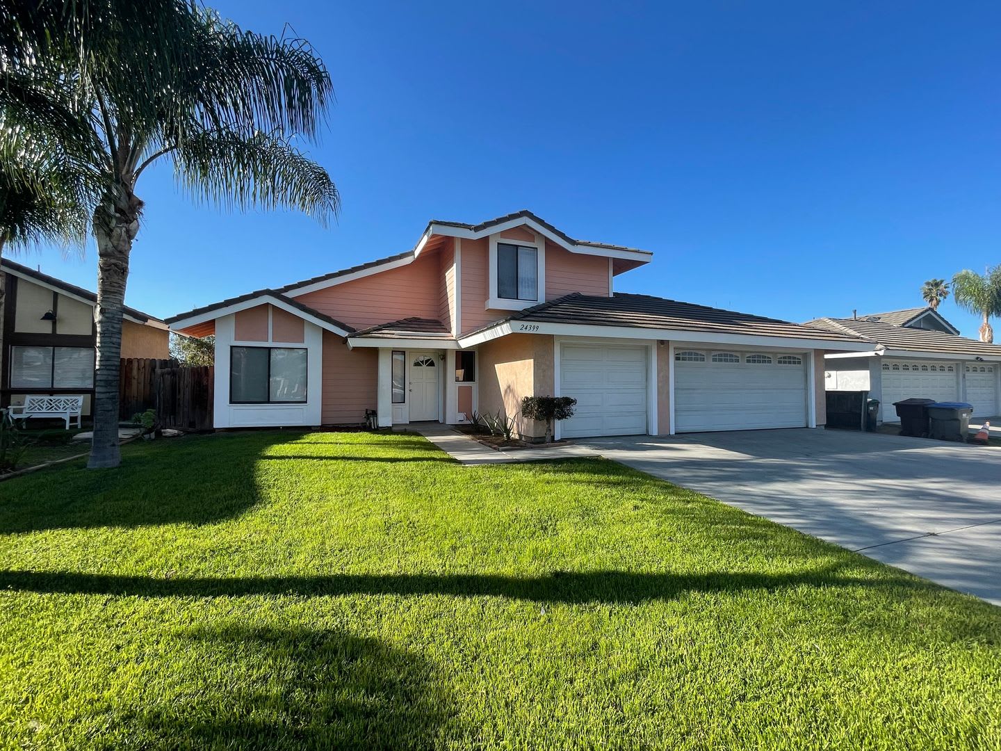 LARGE 4 BEDROOM 3 BATHROOM HOME IN MORENO VALLEY WITH LARGE YARD! – photo 1