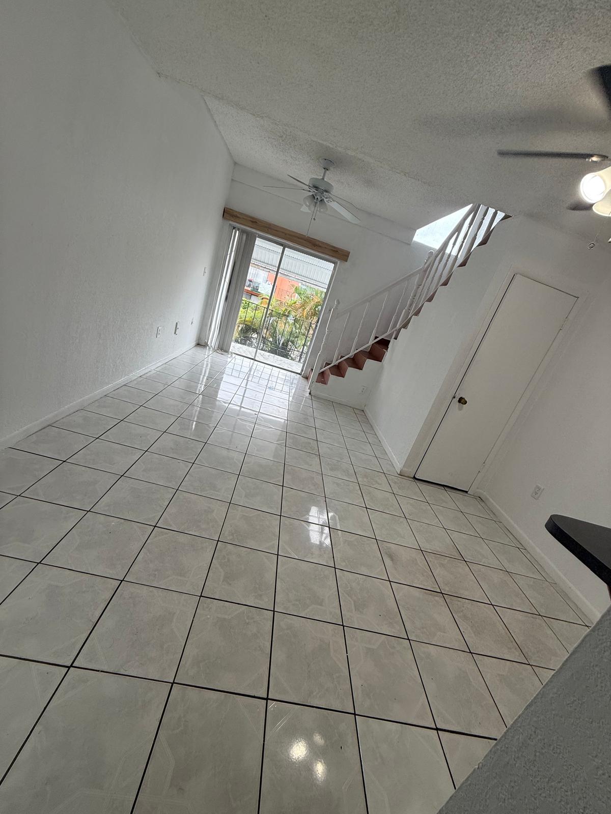 1305 W 46TH ST UNIT 221 – photo 2