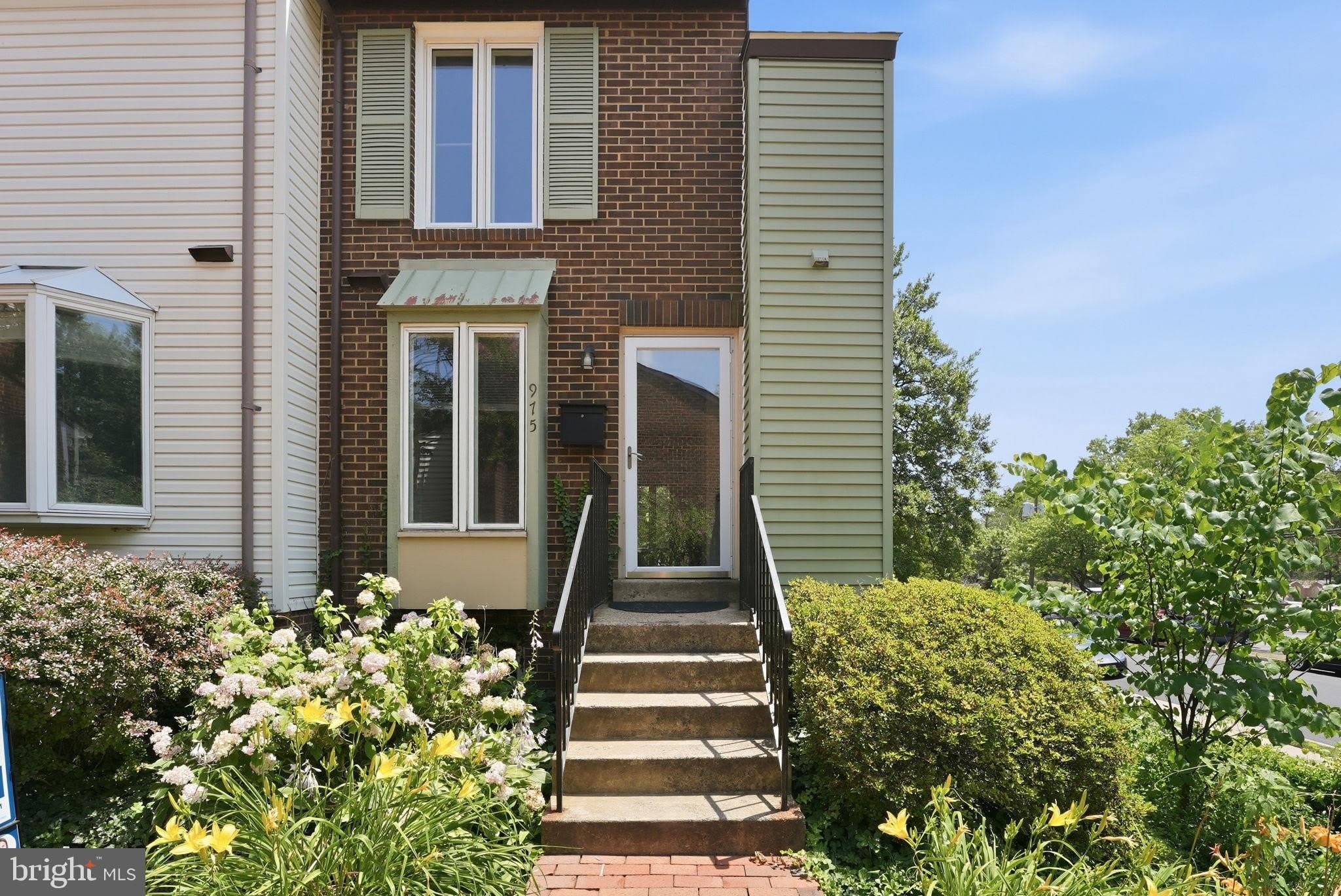 975 S TAYLOR Street – photo 1