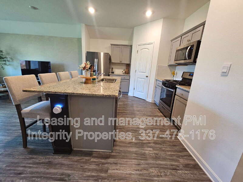 727 LAMBOT AVE – photo 5