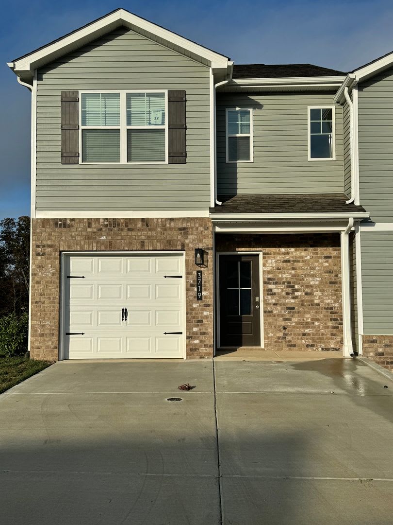 3 Bedroom 2.5 Bath Townhome in Kodak Exit 407 – photo 2