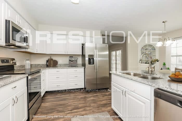 665 Roxanne Drive – photo 2