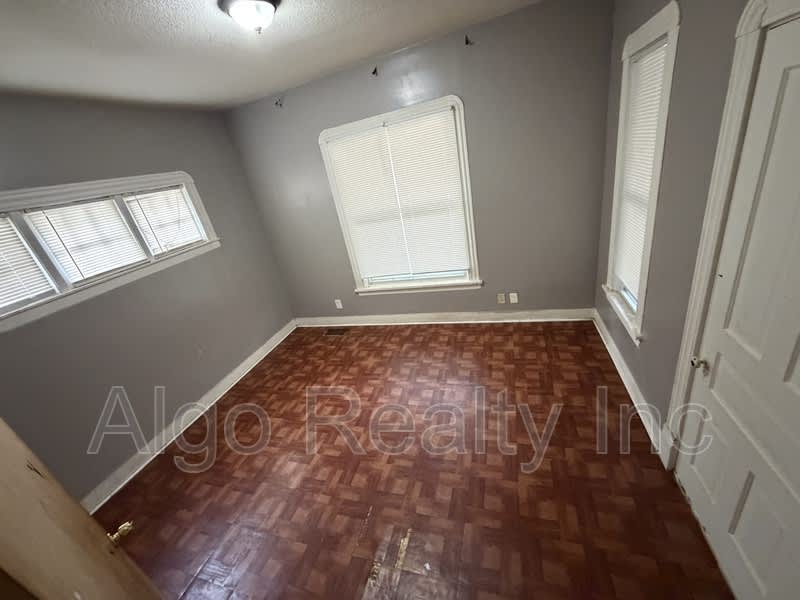 2647 Fremont Ave N – photo 2