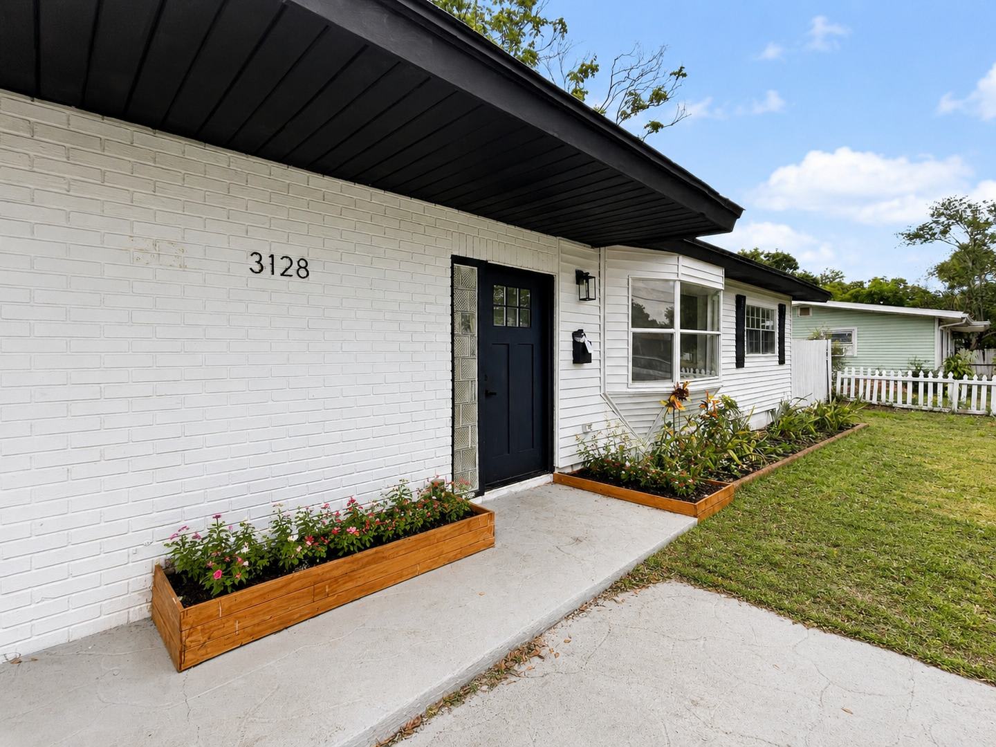 Section 8 Accepted Spacious Updated Home In St Petersburg With A Large Backyard 4Bed 2Bed – photo 2