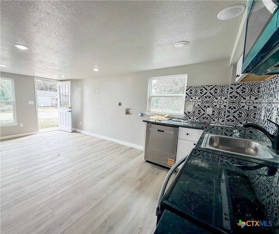1404 W Ave E – photo 2
