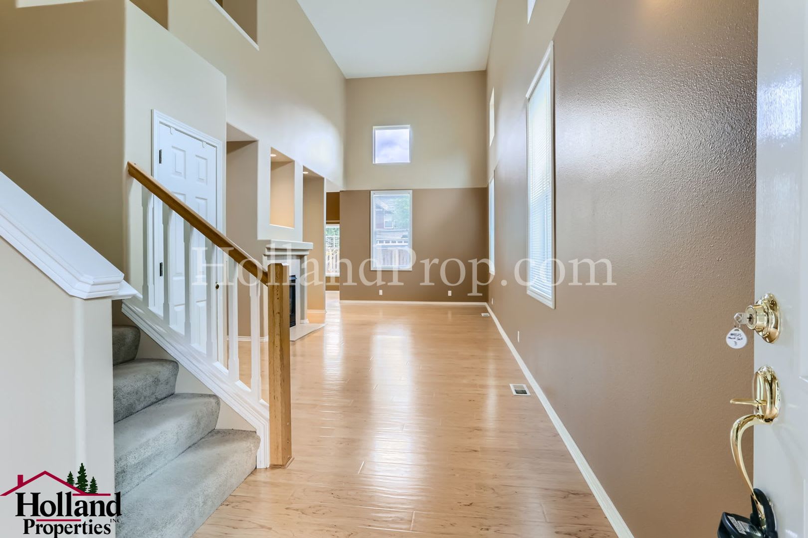 Beautiful Hillsboro Home With Spacious Garage And Fenced Yard – photo 5