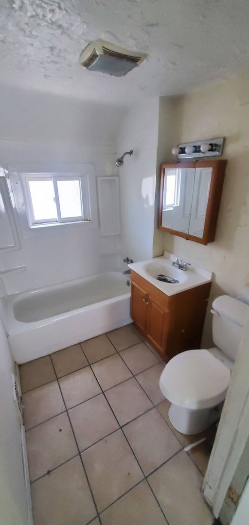Charming 4-Bedroom Property (Move-in Special for Second Month $300) – photo 3