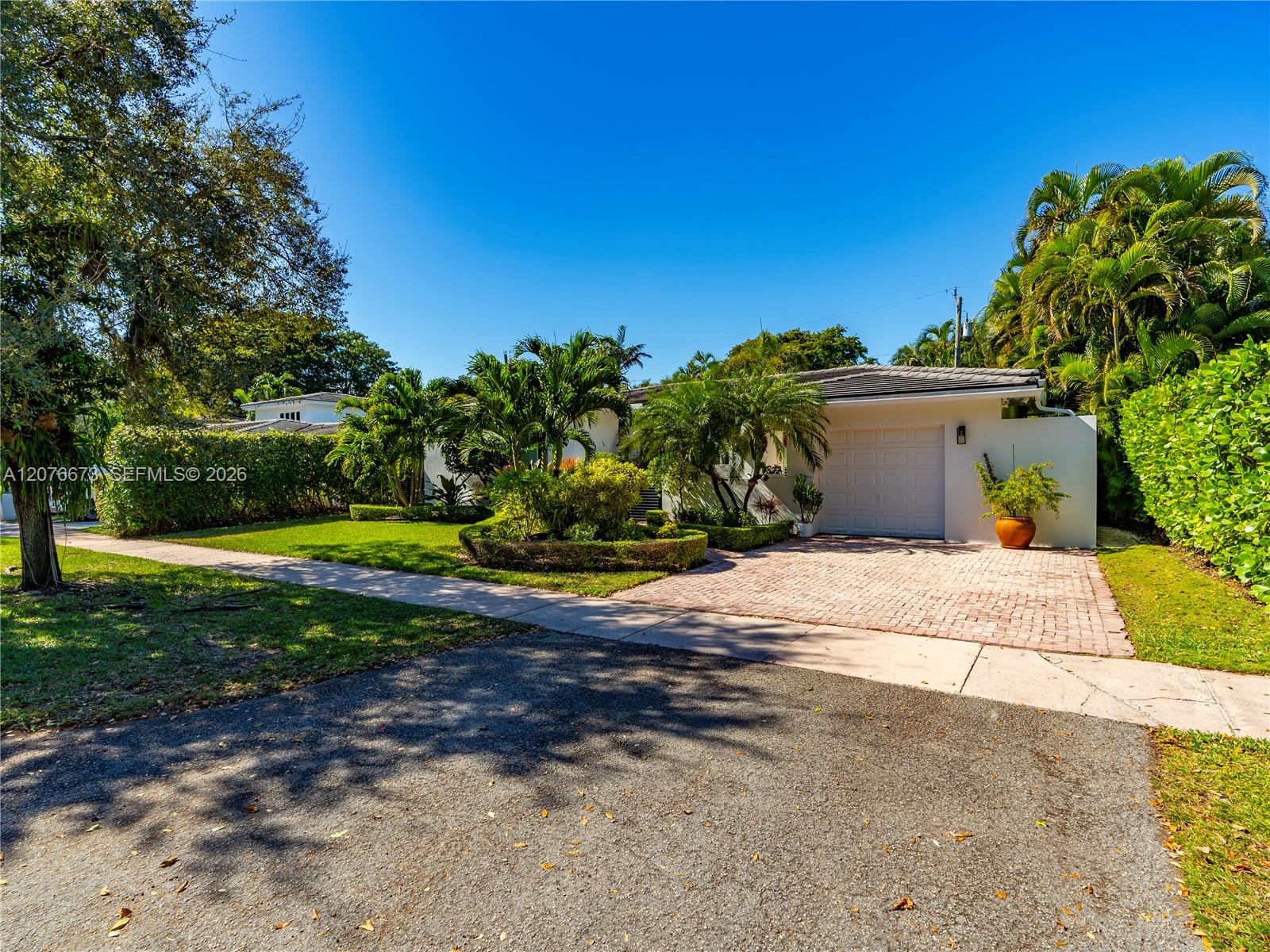 5510 San Vicente Street – photo 2