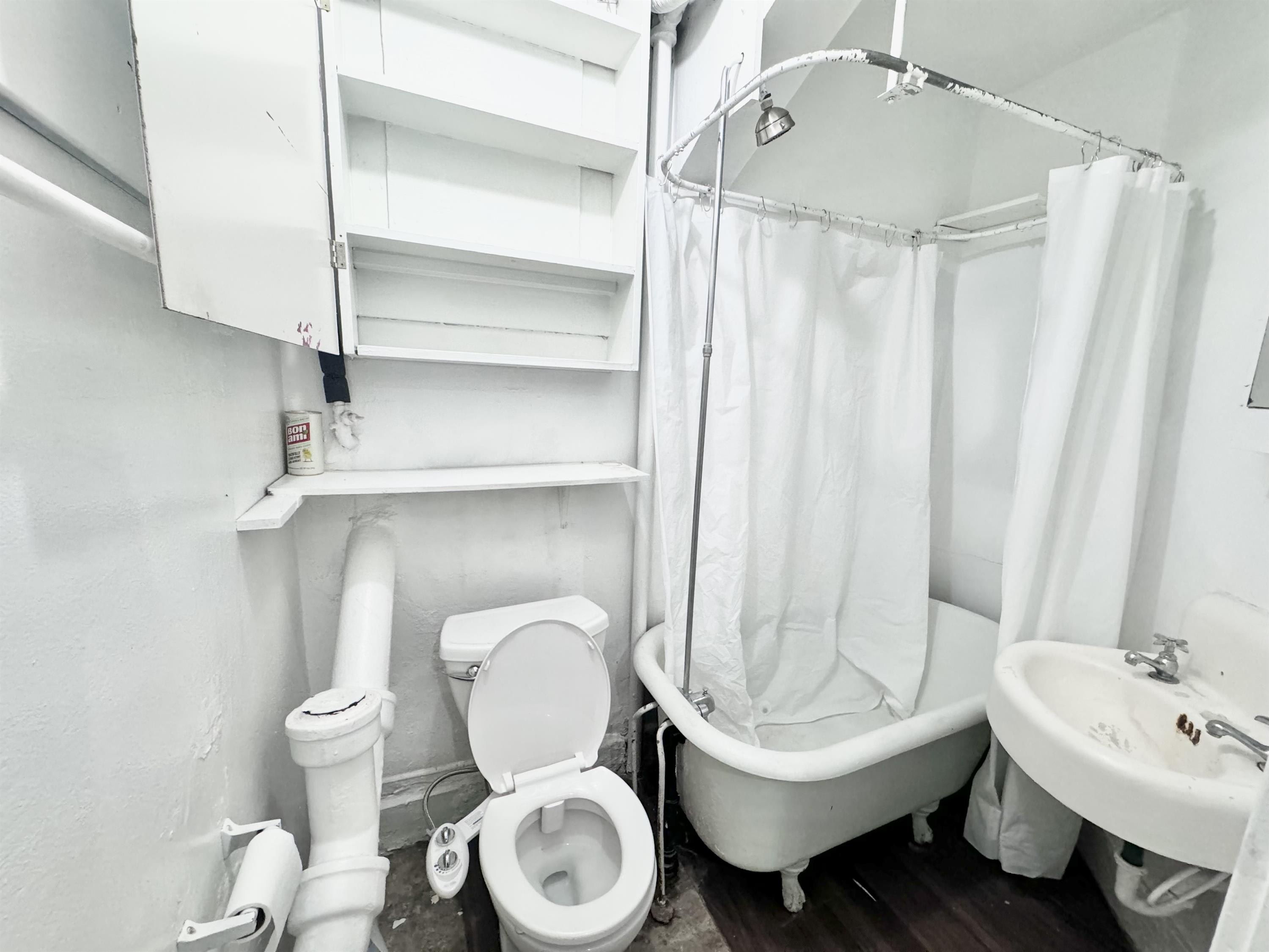 745 University Ave – photo 3