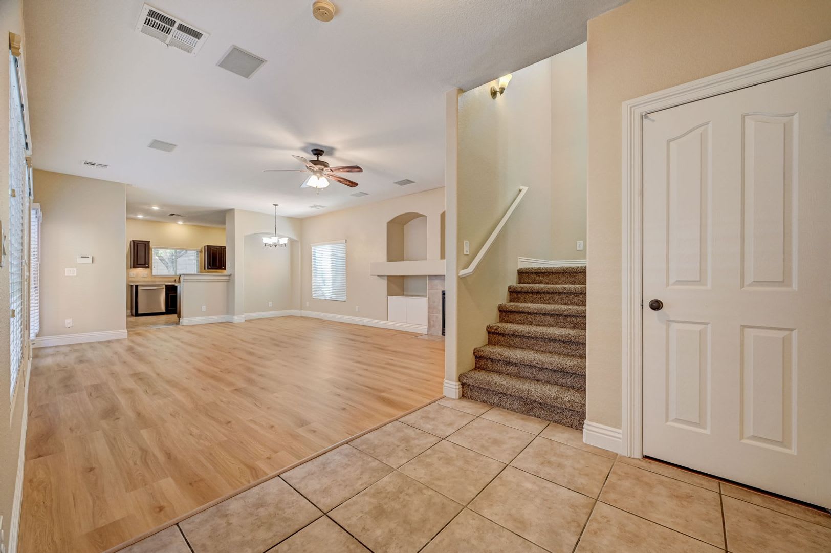 Stunning Northwest Three Bedroom W A Loft – photo 4