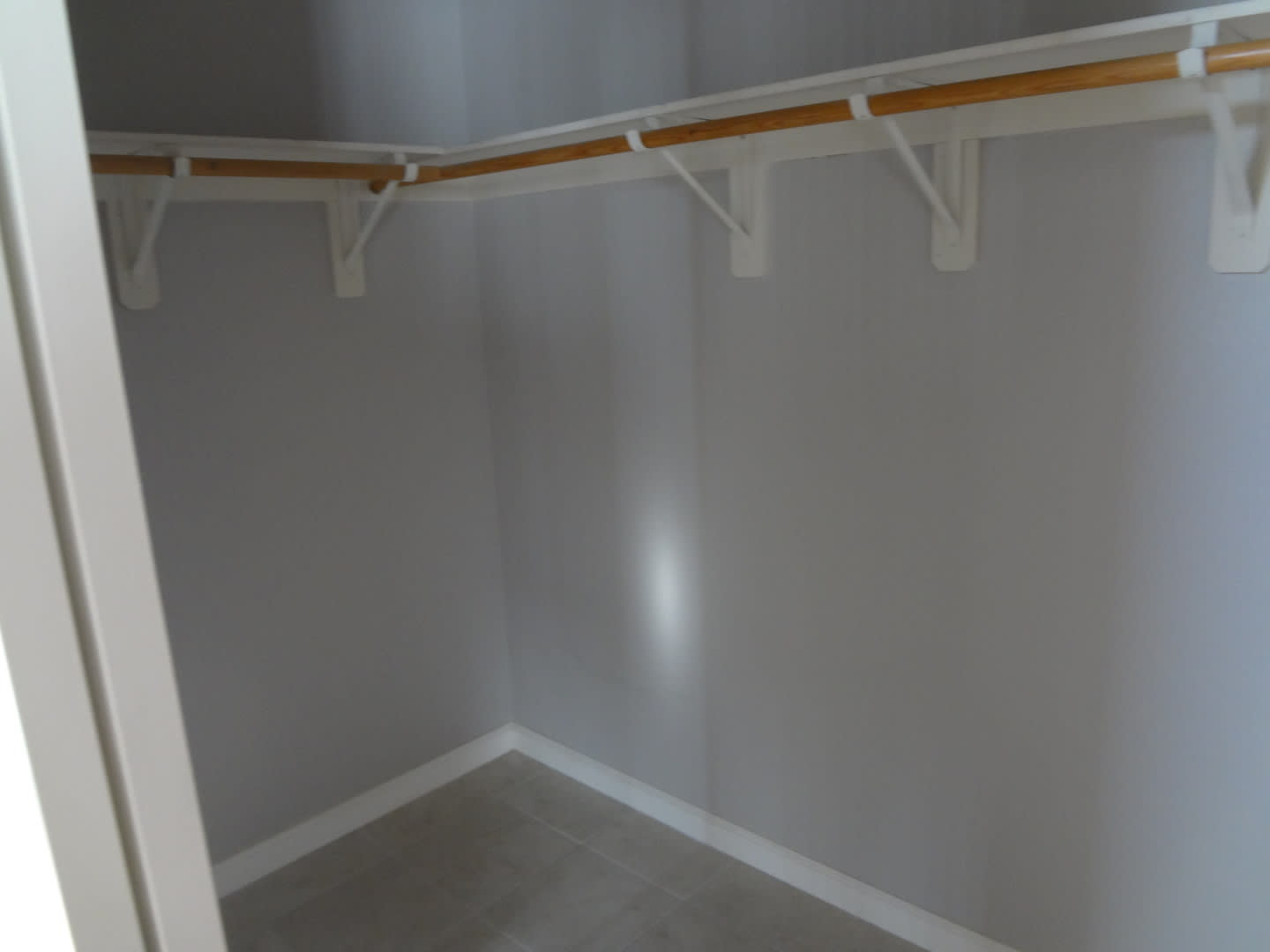 This 1 596 Sq Ft Home Has 3 Bedrooms 2 5 Bathrooms A 2 Car Garage Located On A Corner Lot And New Wood Flooring – photo 4