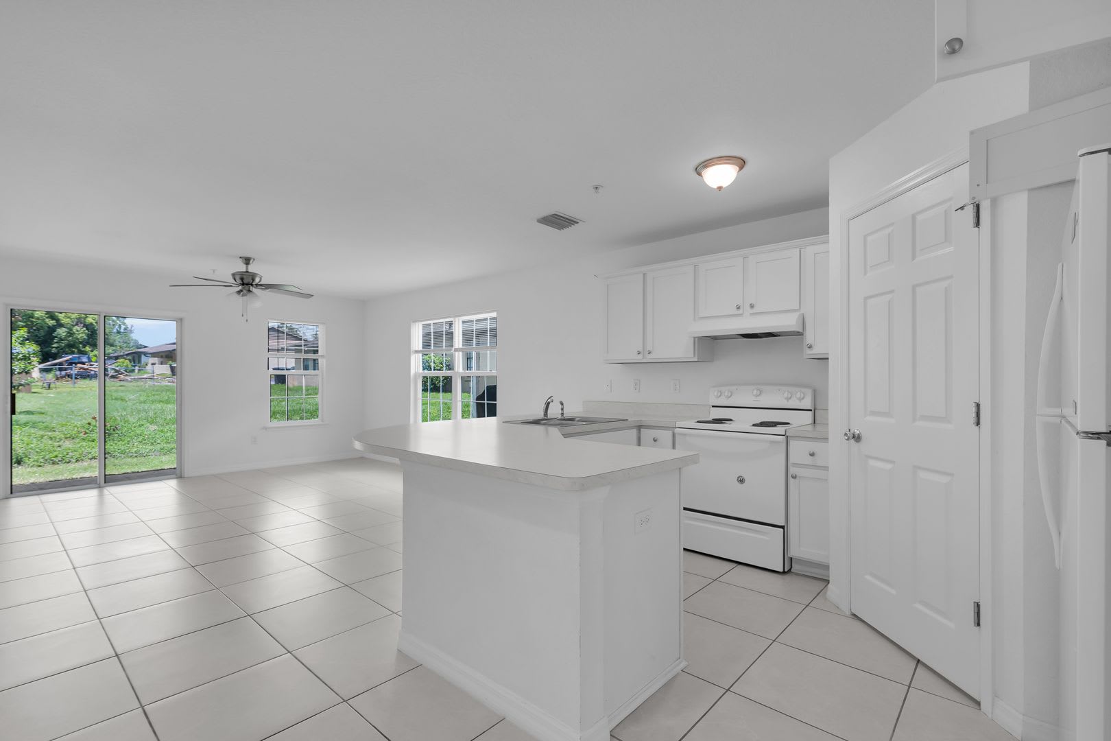 Beautiful 3/2 Triplex – photo 5