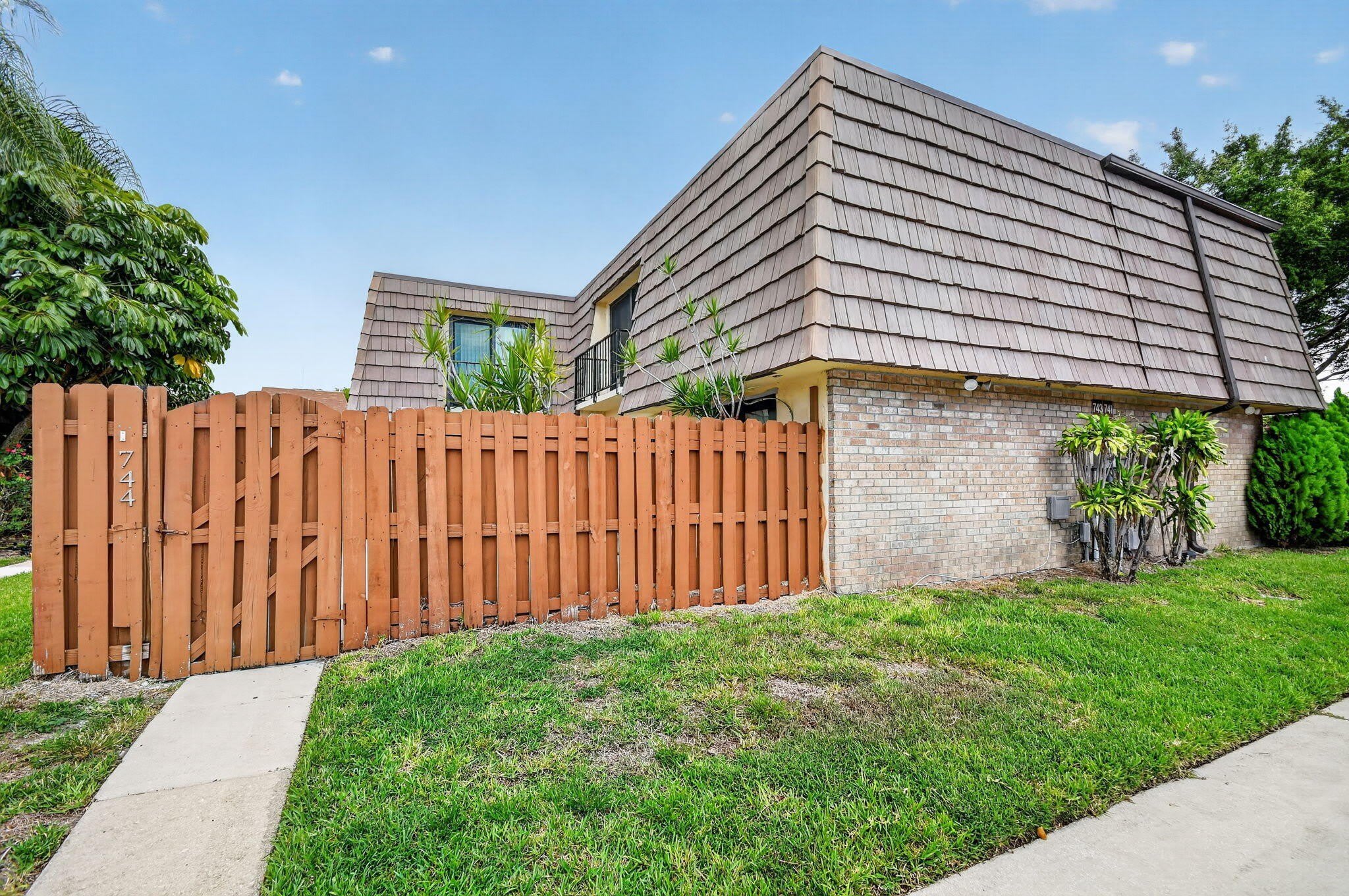 744 Springdale Circle – photo 2