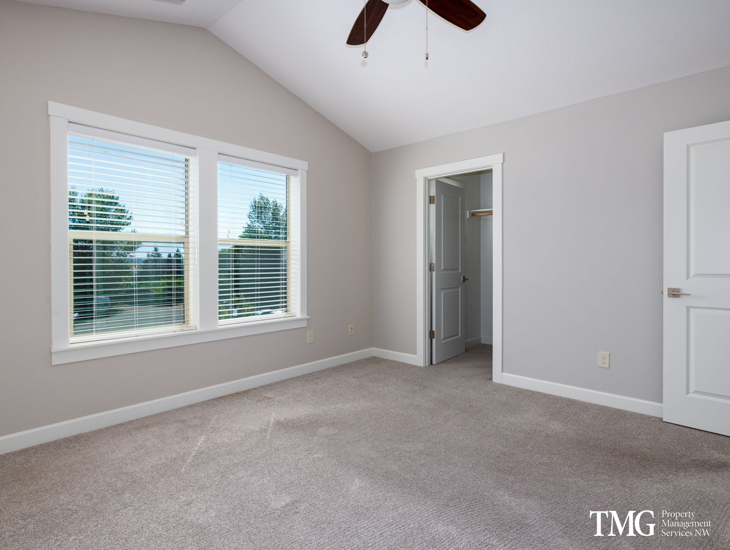 Pre-Leasing 3 Bedroom Townhome W/Garage – photo 5