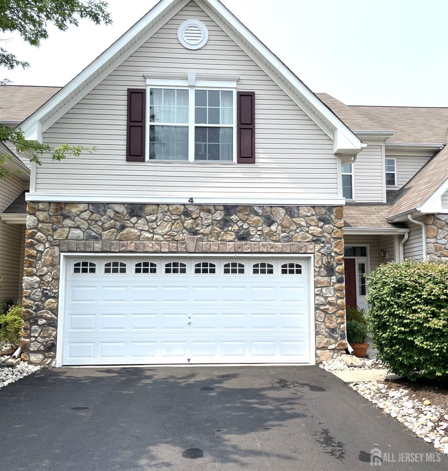 4 Blake Drive – photo 1