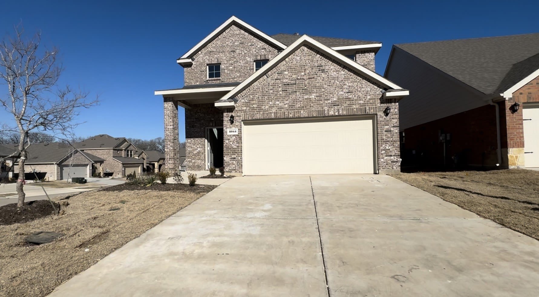 3941 Oak Creek Circle – photo 1