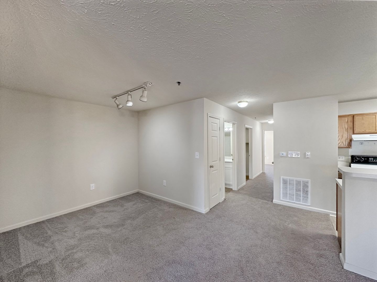 Space For The Family In This 3 Bedroom 2 Bath – photo 5