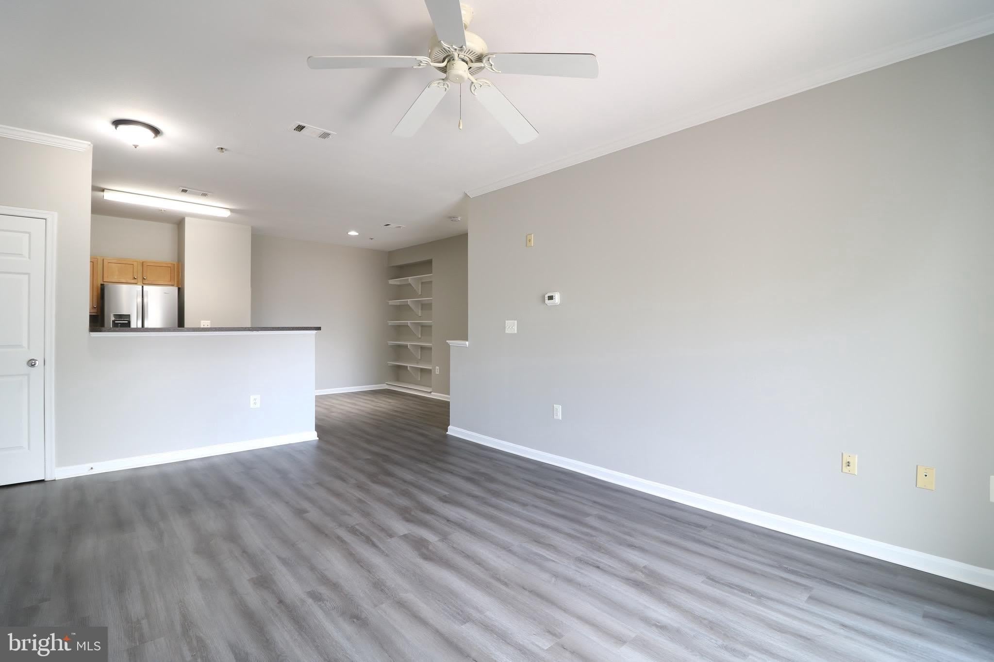 5117-E TRAVIS EDWARD Way – photo 3