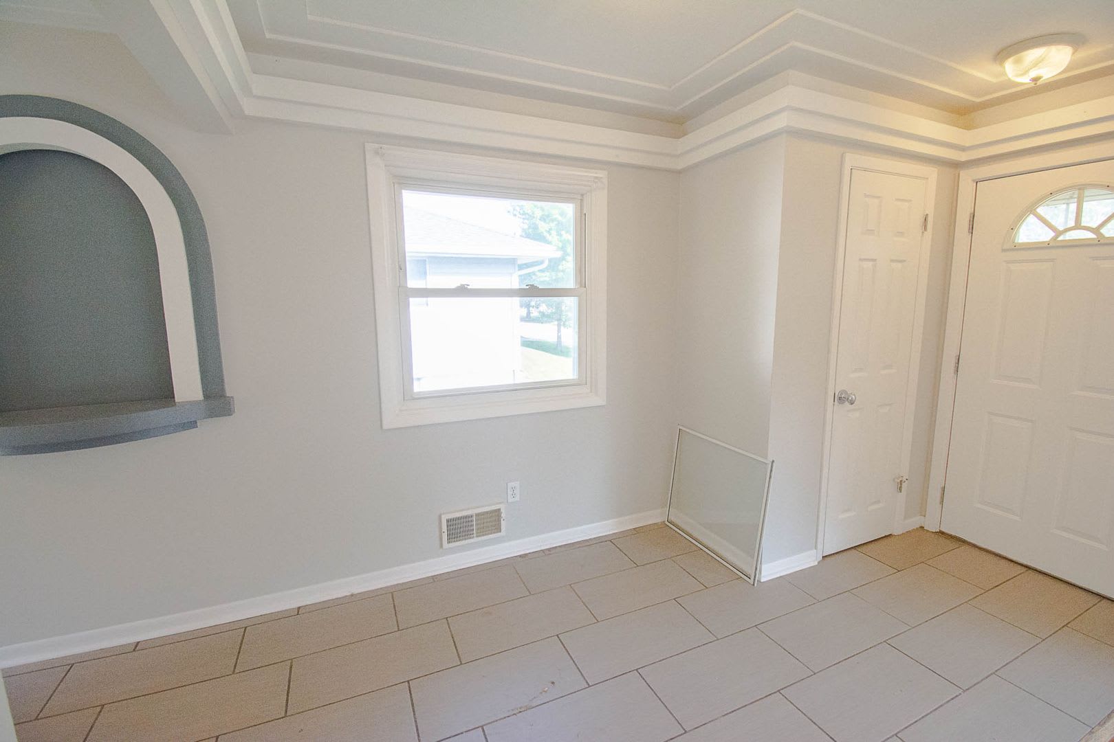Fantastic home across the street from a park! – photo 4