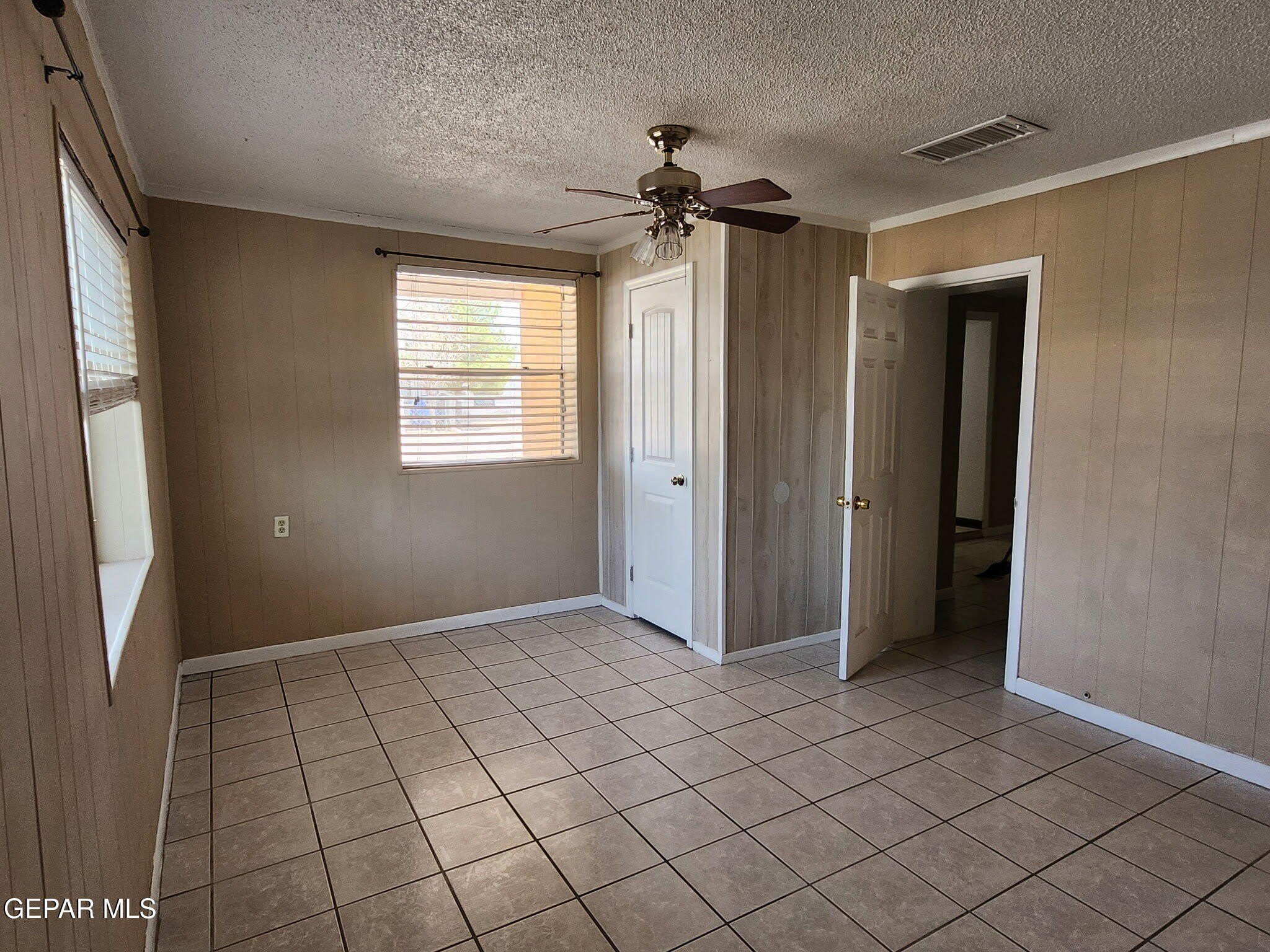 323 SINGH Street – photo 5
