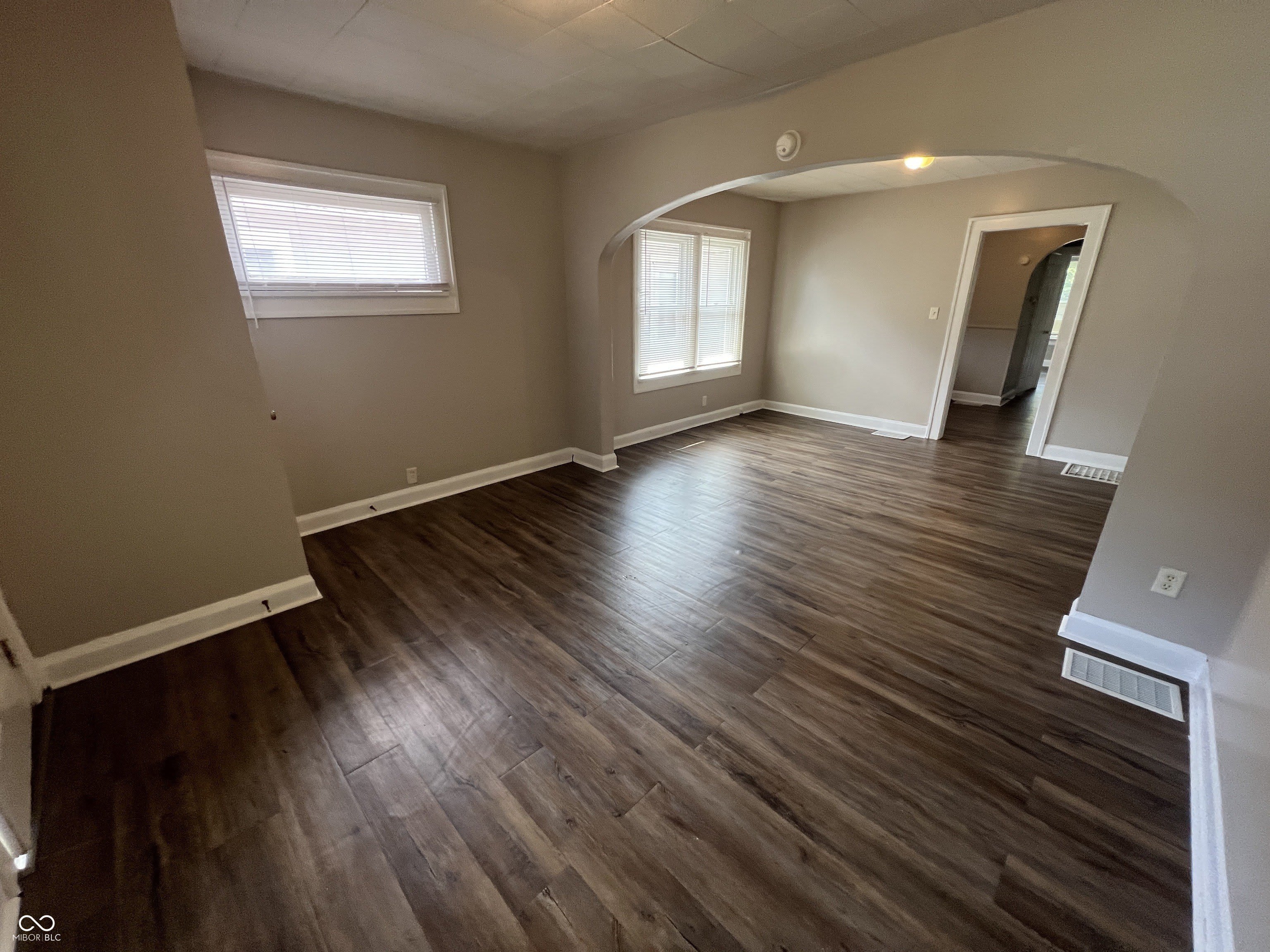 894 N Gladstone Avenue – photo 2