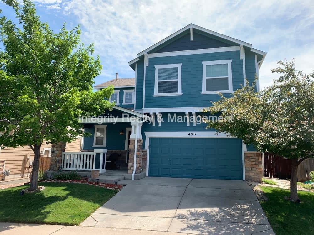 4 Bed, 3.5 Bath, 2380 Sqft – photo 1