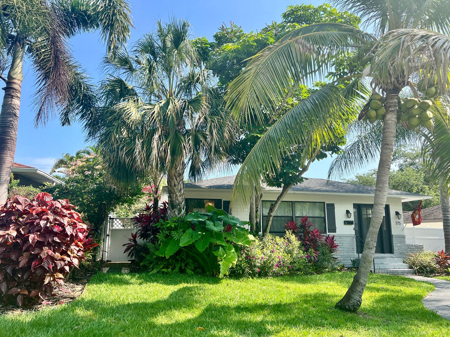 Fully Furnished Utilities Included 2 2 Old Ne Bungalow Lease Term Through December 2026 – photo 3