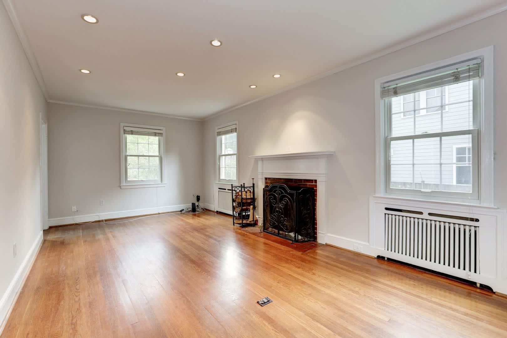 3 Bed Colonial in AU Park – photo 4