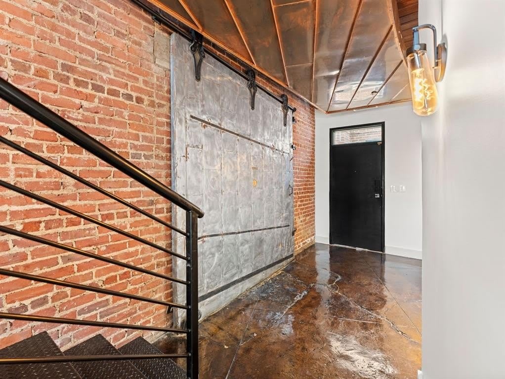 320 Peters Street SW – photo 2