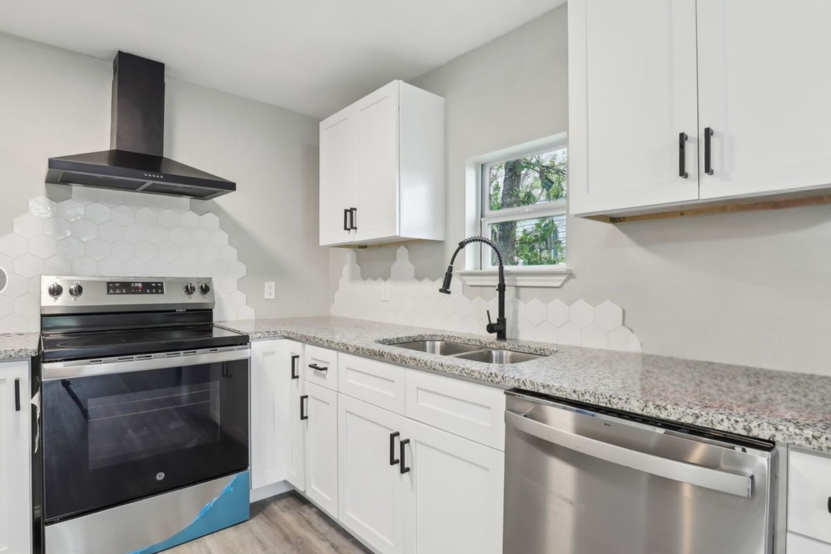 Beautifully Remodeled 3 1 5 Home In Historic Denver Heights With Modern Upgrades And A Park Like Backyard – photo 5