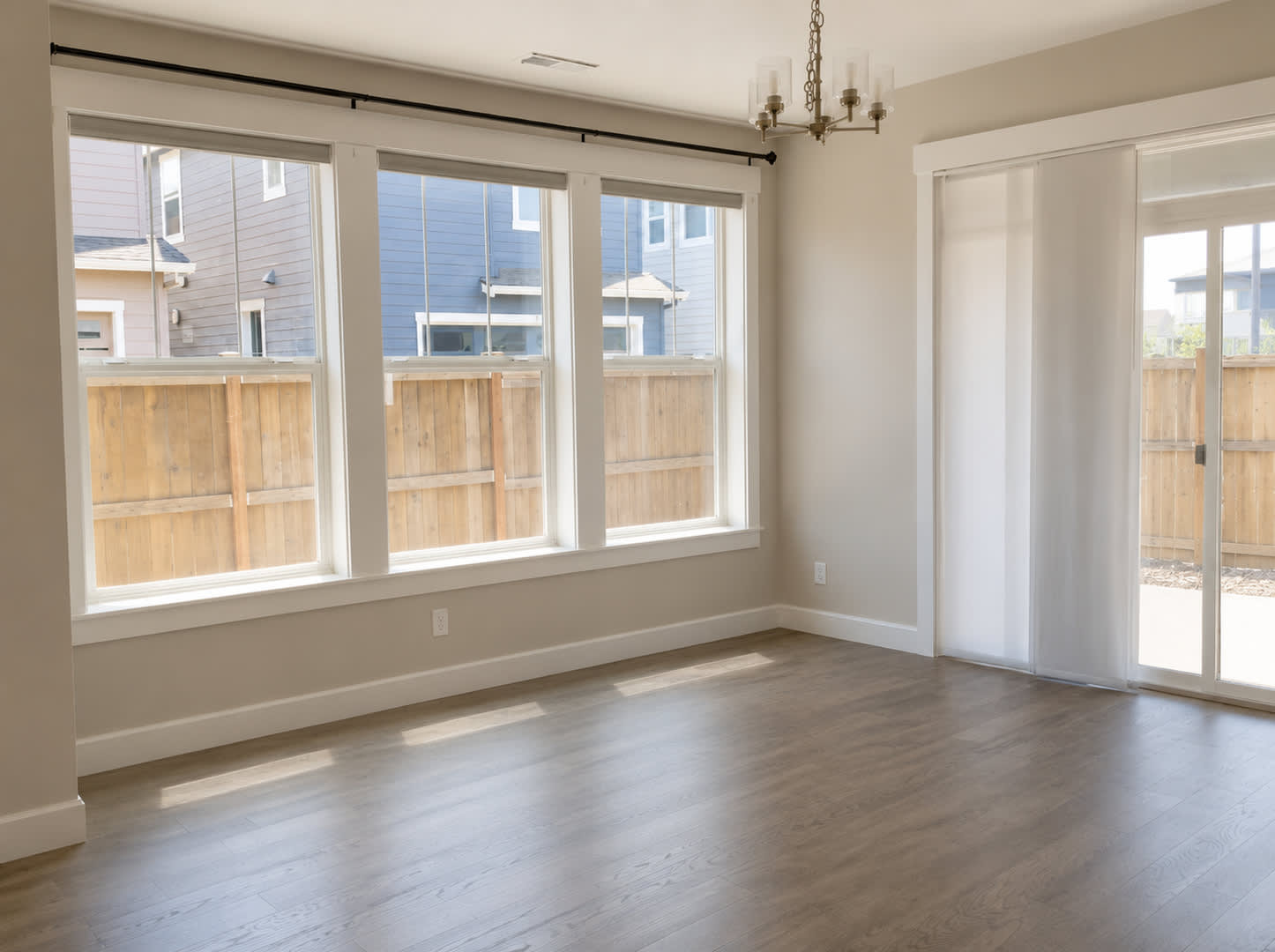 Gorgeous Reeds Crossing 4 Bd 2 5 Ba 3 057 Sqft Single Family Home Ev Charging Outlet Located On A Quiet Corner Lot – photo 4