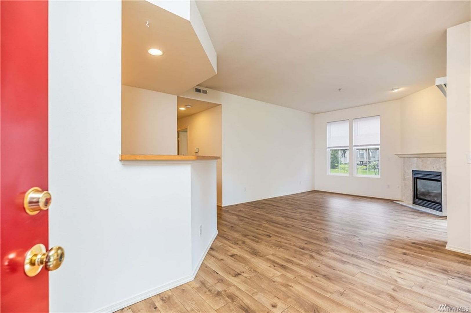 2Bd/2Ba Issaquah Condo – photo 2